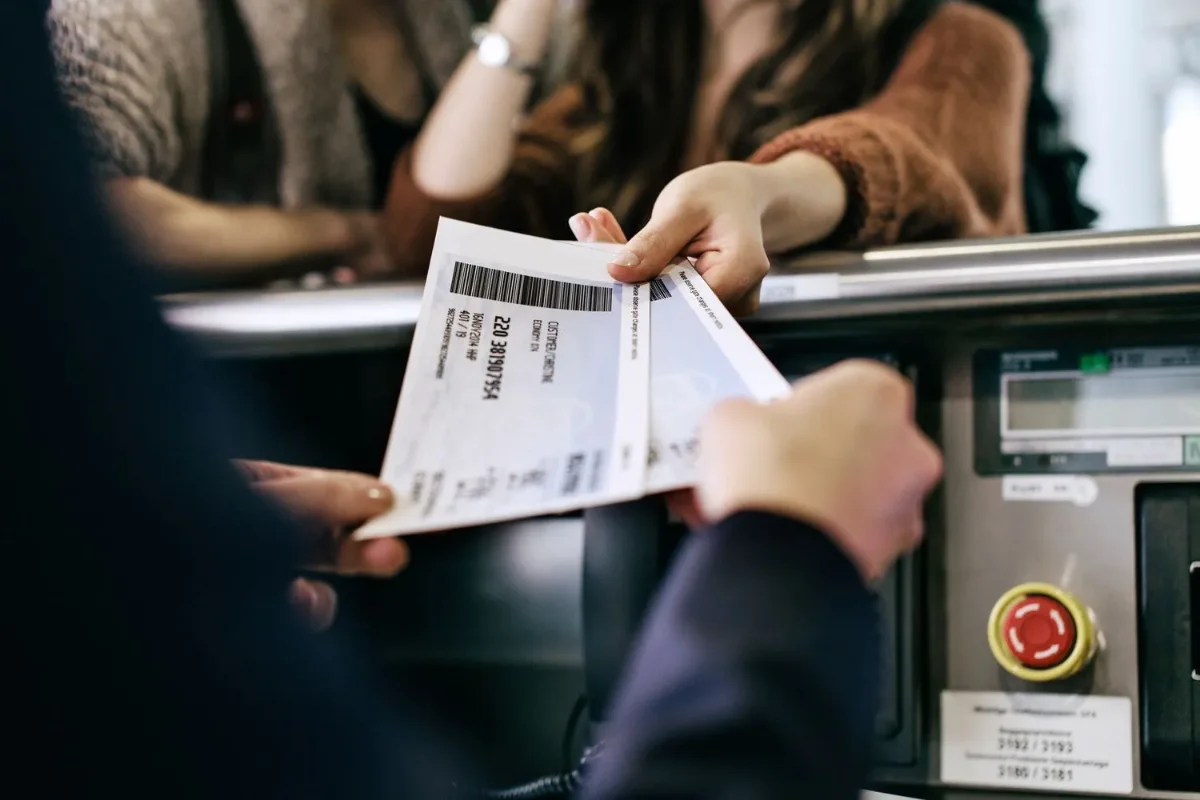 Types of airplane tickets based on sales