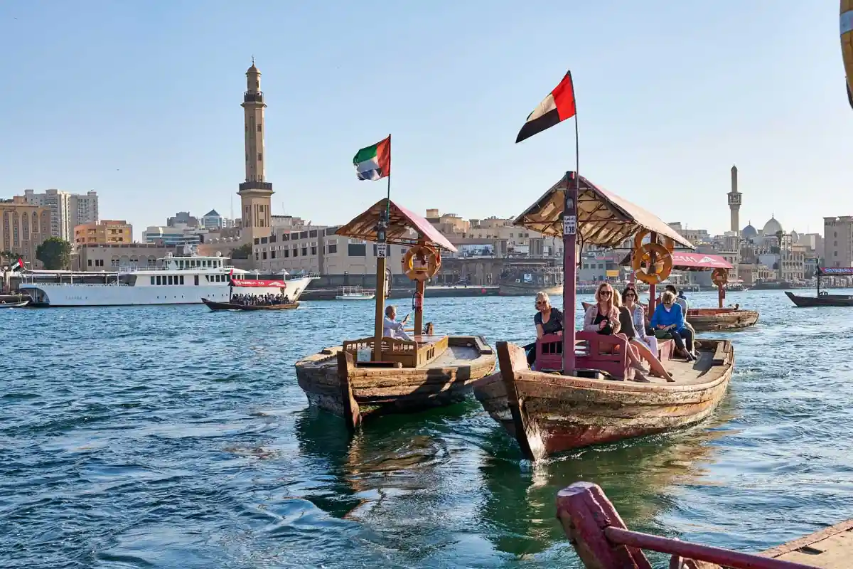 پیاده‌روی در مسیر ساحلی خور؛ لذت مناظر شهری و طبیعی