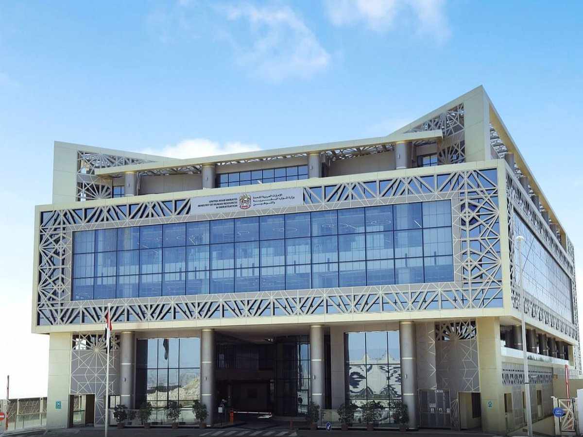 الإمارات: حد أدنى للأجور 6000 درهم للمواطنين في القطاع الخاص حتى 2026