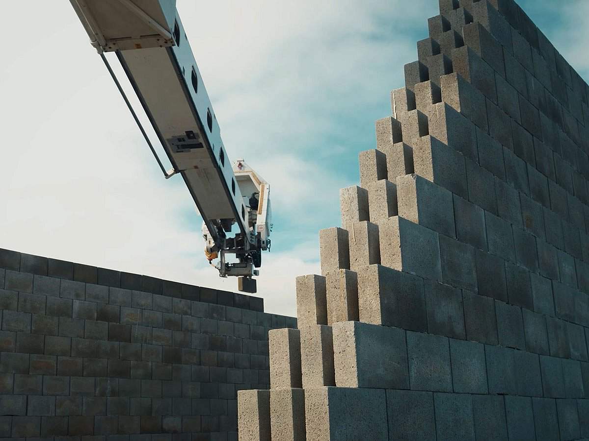 Dubai, a Pioneer in Robotic Villa Construction; A Revolution in the Construction Industry