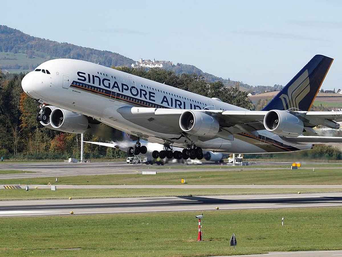Singapore Airlines Suspends Dubai Flights Until February 2027